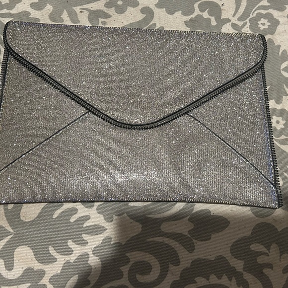 no brand Handbags - Vintage Sparkling Silver Envelope Clutch with strap, NWOT